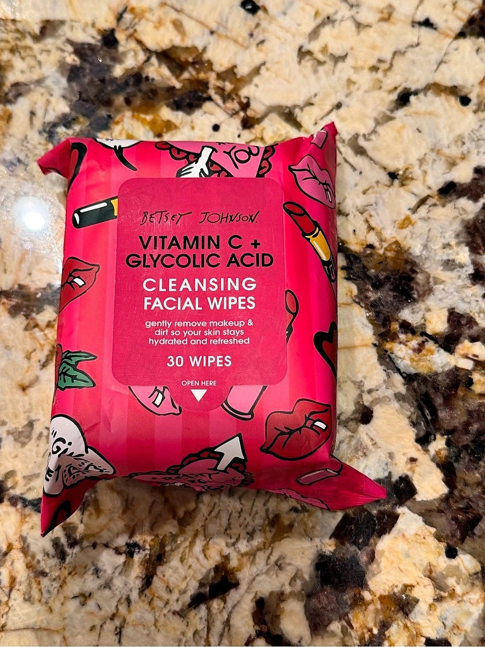 Betsey Johnson Vitamin C + Glycolic Acid Cleansing Facial Wipes